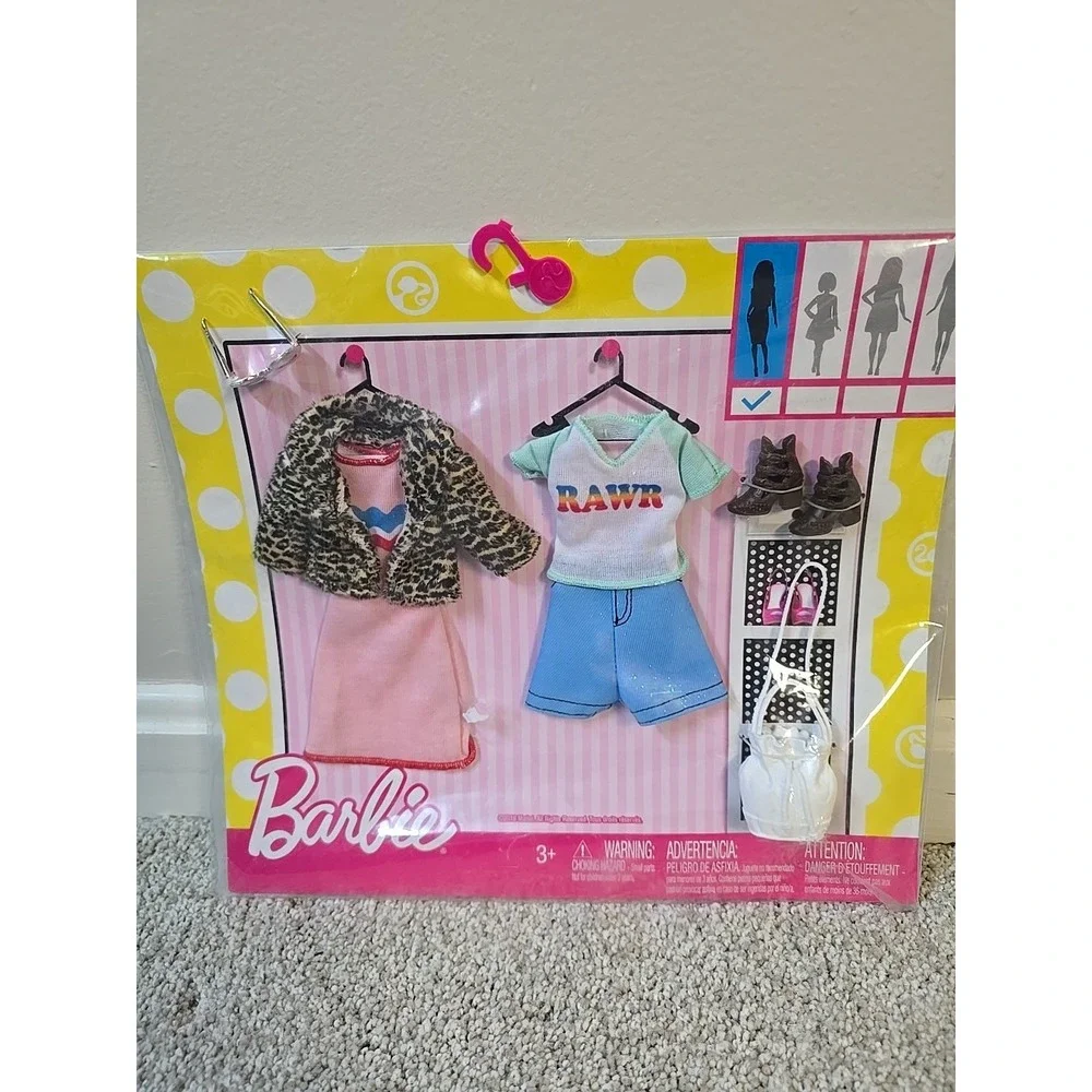 2016 Barbie‎ Fashionistas Fashion Pack - Chic Fashion with Purse and Boots